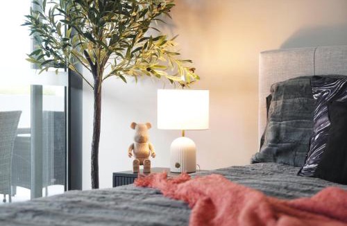 Mascot Apartment | Prestige 3BR Retreat with 2 Parking Prime Sydney