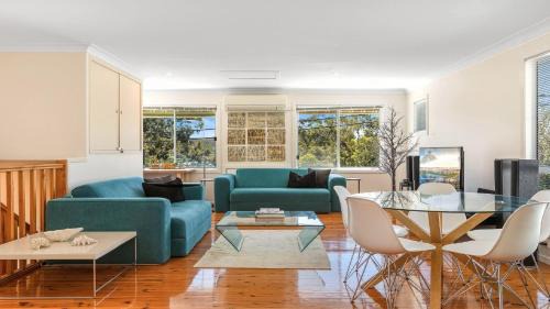 Pretty Beach House | 'Pretty Beach Bay Vista' by HolidayCo