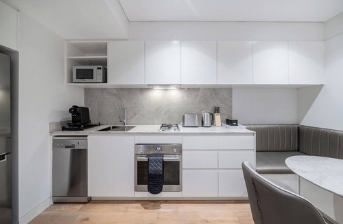 Paddington Apartment | Prime Paddington Apartment with Parking Near CBD