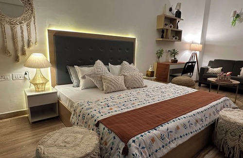 Greater Noida Apartment | Private Elegante Luxury Stay - 21thFloor