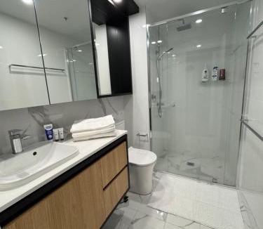 City East House | Private Ensuite Bedroom with Lake and Mountain Views in Shared Home City Centre Canberra plus Parking