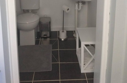 Sutton Forest Bed & Breakfast | Private Family Bedroom w ensuite (pet friendly)