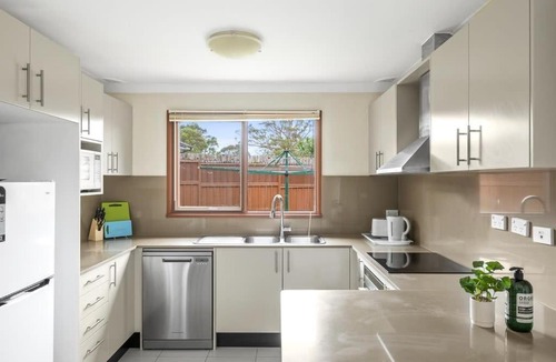 Milperra House | Private Single Room - Centrally Located at Milperra - Shared Bathroom