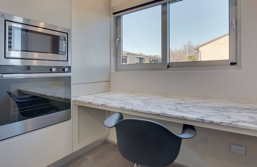 Cremorne Apartment | Professional living minutes from the city