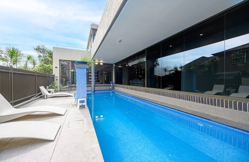 Putney House | Putney ·Brand New Luxury House with Pool & Waterview