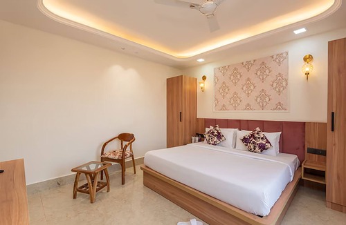 DLF Phase 5 Hotel | Qotel Signature - Golf Course Road