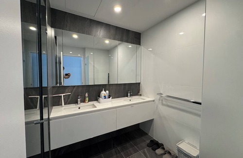 Botany Bed & Breakfast | Quiet 4BR Townhouse 2.5 Baths Near Sydney Airport, CBD & Beaches Free Parking