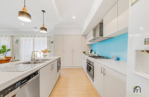 Hornsby House | Quiet and warm 4 Bedrooms in Hornsby