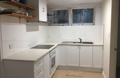 Mangerton House | Quiet leafy suburb near city centre