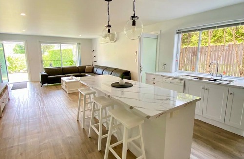 Mona Vale House | Quiet Park Retreat MonaValeBeach