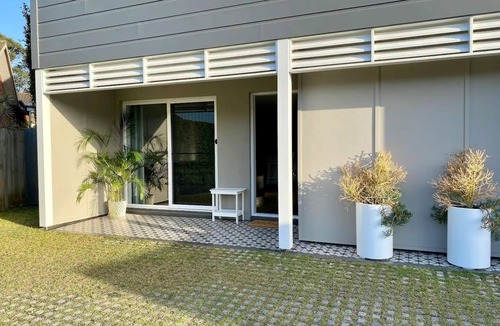 Mona Vale House | Quiet Park Retreat MonaValeBeach