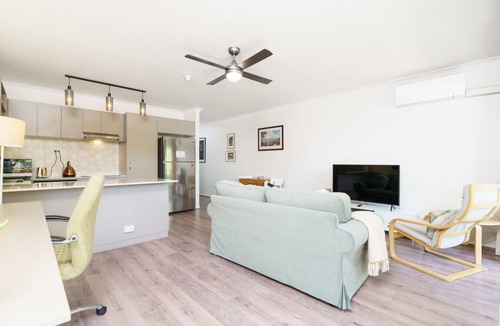 Reid Apartment | Quiet Retreat Close to City Centre and Lake