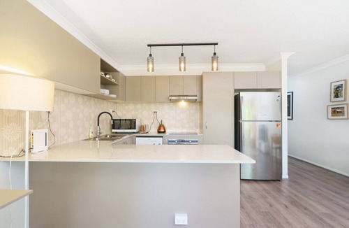 Reid Apartment | Quiet Retreat Close to City Centre and Lake