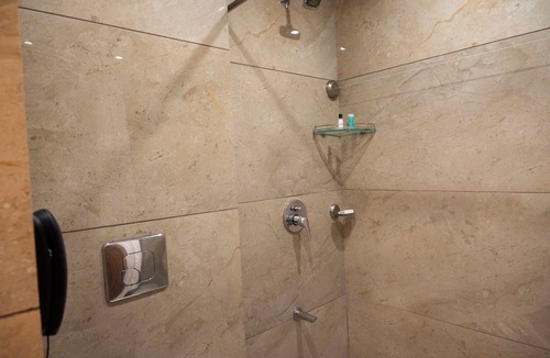 Jamnagar Hotel | RAAJ SVASTIK INN