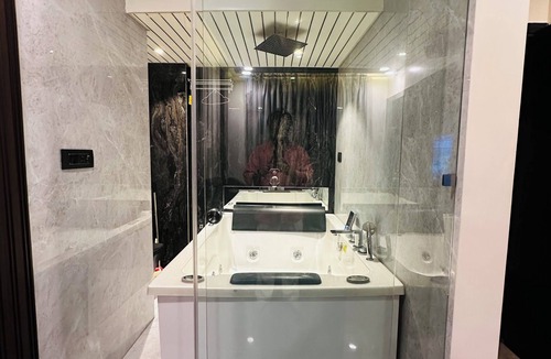 Andheri West Apartment | Rahul's Retreat