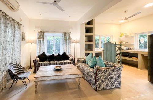 Gauravaddo House | Rainforest - Casa Azure 5 Min walk to the beach