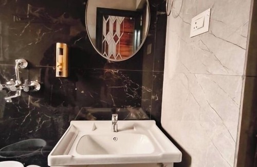 Varanasi Hotel | Raj Villa