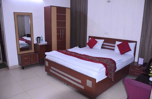 Meerut Hotel | Rajhans Regency near sohrab gate