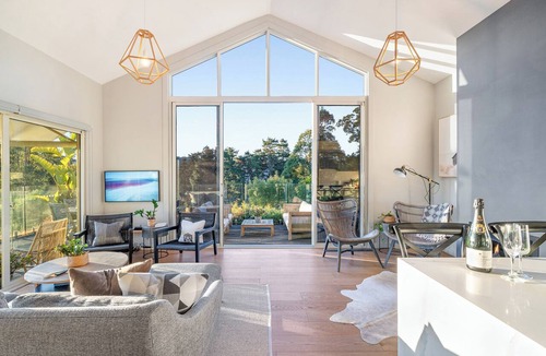 Kangaroo Valley Villa | Ralphie’s Villa - 2 bed 2 bath with Valley Views