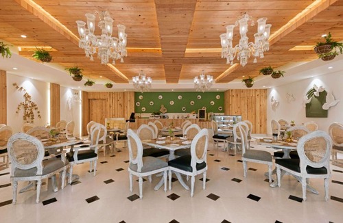 Lucknow Hotel | Ramada Plaza by Wyndham Lucknow