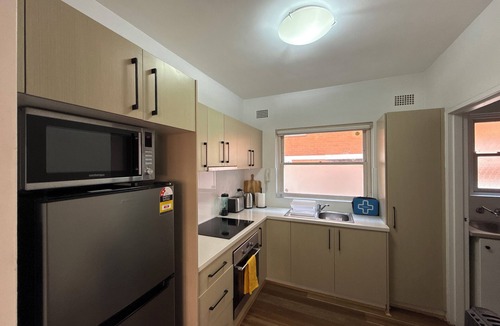 Randwick Apartment | Randwick Luxury 2 Bed Apt & Study Area