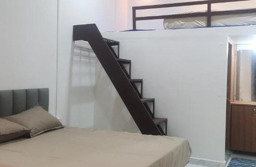 Pandharpur Hotel | Raya Inn