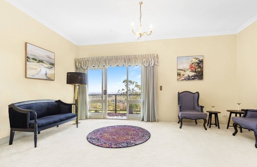 Razorback House | Razorback Dream Farmhouse: 10BR, Space & Serenity