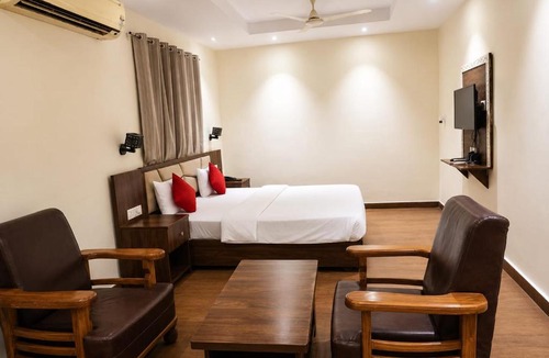 Raigarh Hotel | Red Queen