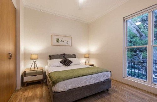 Redfern Apartment | Redfern 2 bedroom 2 Bathroom Apt With Netflix