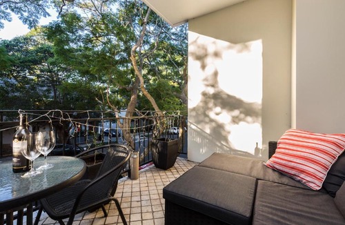 Redfern Apartment | Redfern 2 bedroom 2 Bathroom Apt With Netflix