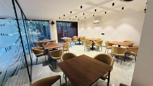 Sector 51 Hotel | Reebah Grande