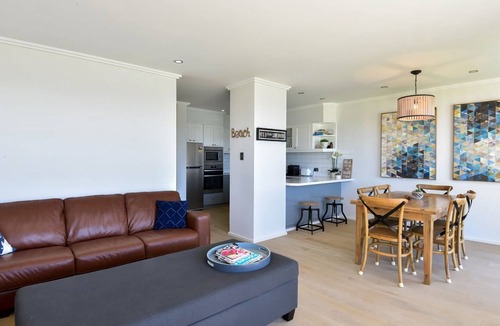 The Entrance North Apartment | Regency Court - Absolute Beachfront