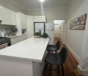Brighton-le-Sands House | Relaxed Cosy Beach Room Close to Airport