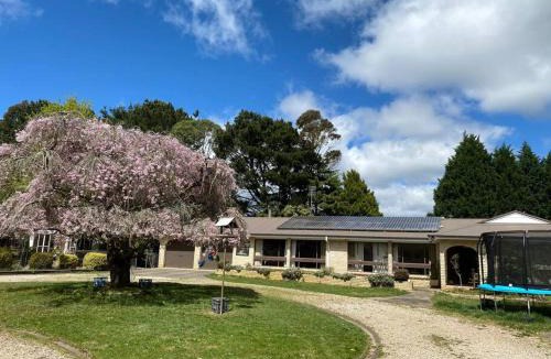 Burrawang House | Relaxing at acreage farmhouse