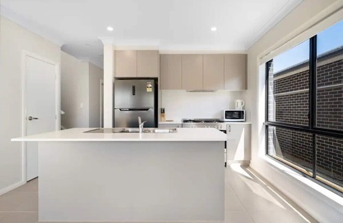 Austral House | Relaxing Two-Level Retreat in Austral, NSW