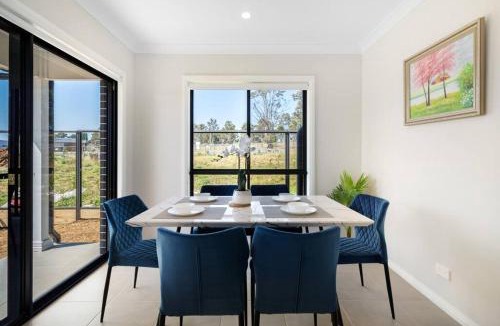 Austral House | Relaxing Two-Level Retreat in Austral, NSW