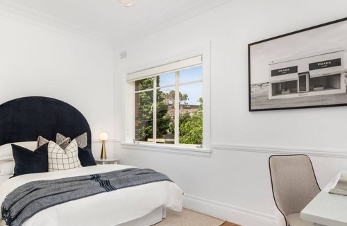 Mosman Apartment | Renovated Apartment Five Minutes to Ferry
