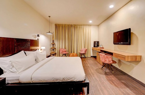 Thousand Lights West Hotel | RG Suites Slate
