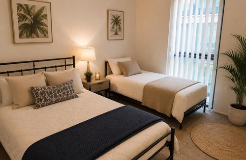Chinatown Apartment | Romantic City Retreat Near Darling Harbour!