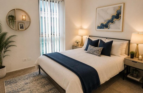 Chinatown Apartment | Romantic City Retreat Near Darling Harbour!