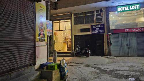 Delhi Cantonment Bed & Breakfast | Ronak by Golden Tower