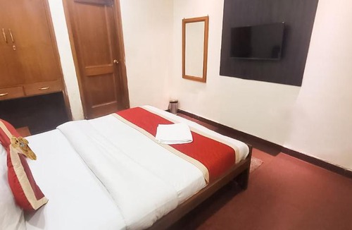 Noida Hotel | Roomshala 035 Premium Inn - Near Noida Sec 15 Metro Station