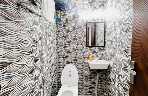 Greater Kailash Hotel | Roomshala Casa Royal - GK 1