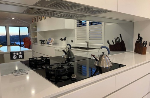 Clontarf House | Roomy Duplex with water views. Steps away from Castle Rock Beach
