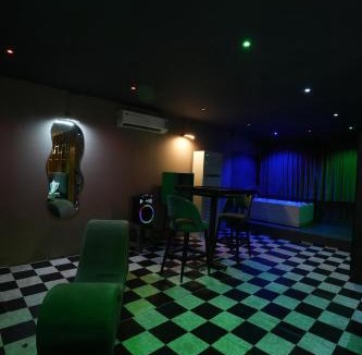 Kadadhe Hotel | Roots