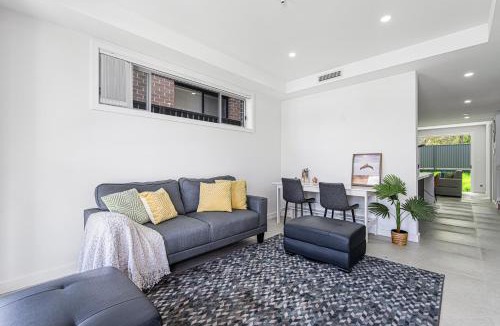 Rouse Hill Villa | Rousehill 5Br near Shopping Centre&Train