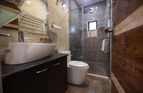 Ballygunge Apartment | Royale Enclave by JadeCapsNr.Manipal Hosp.
