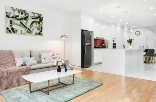 Rozelle House | Rozelle Stylish& Luxury 4 Bedroom House