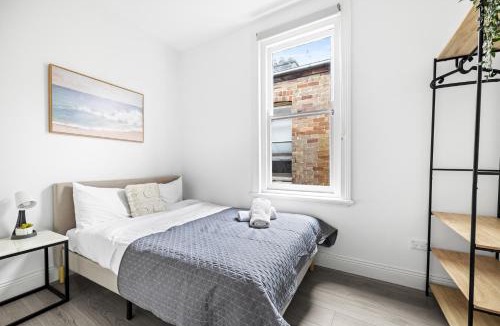 Kensington House | Rustic Double Room - Central Location in Kensington - Shared Bathroom