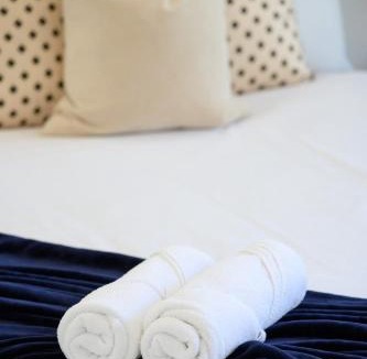 Ryde Apartment | Ryde Comfortable 2BR Stay near Shopping Centre
